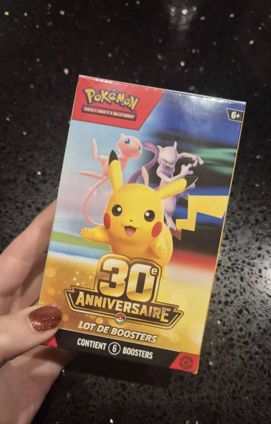 Bundle 30e anniversaire 6 boosters reçu par un client